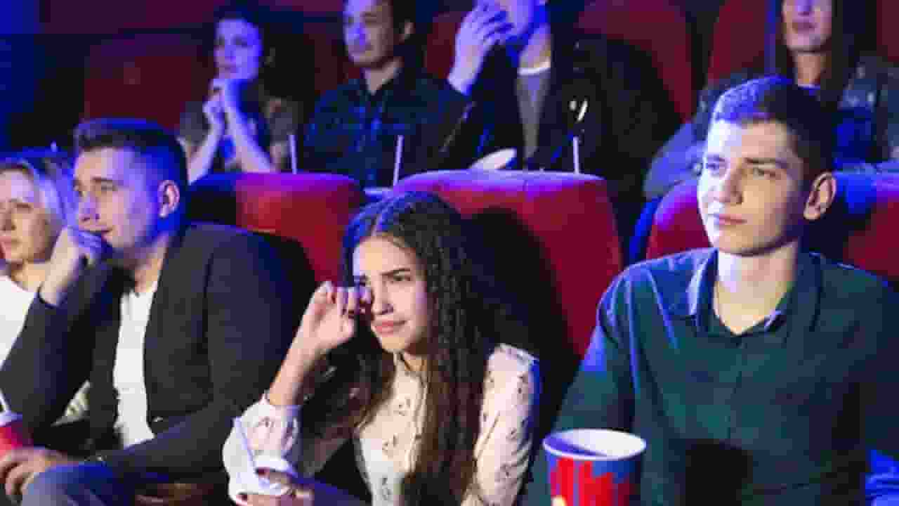 फिल्म देखने के बाद क्यों रोने लगते हैं लोग? समझिए इसके पीछे का साइंस why people cry watching movie