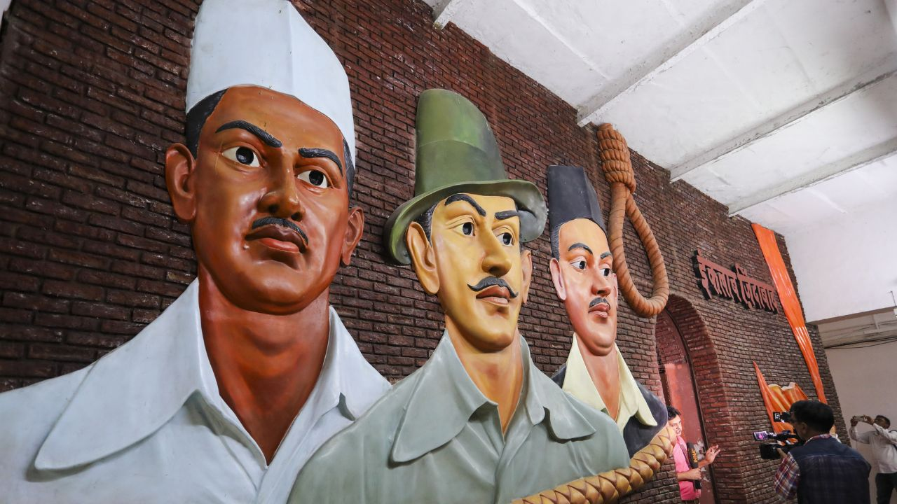 दिल्ली विधानसभा में 'फांसी घर' है या 'टिफिन रूम'? BJP-AAP में घमासान delhi phansi ghar