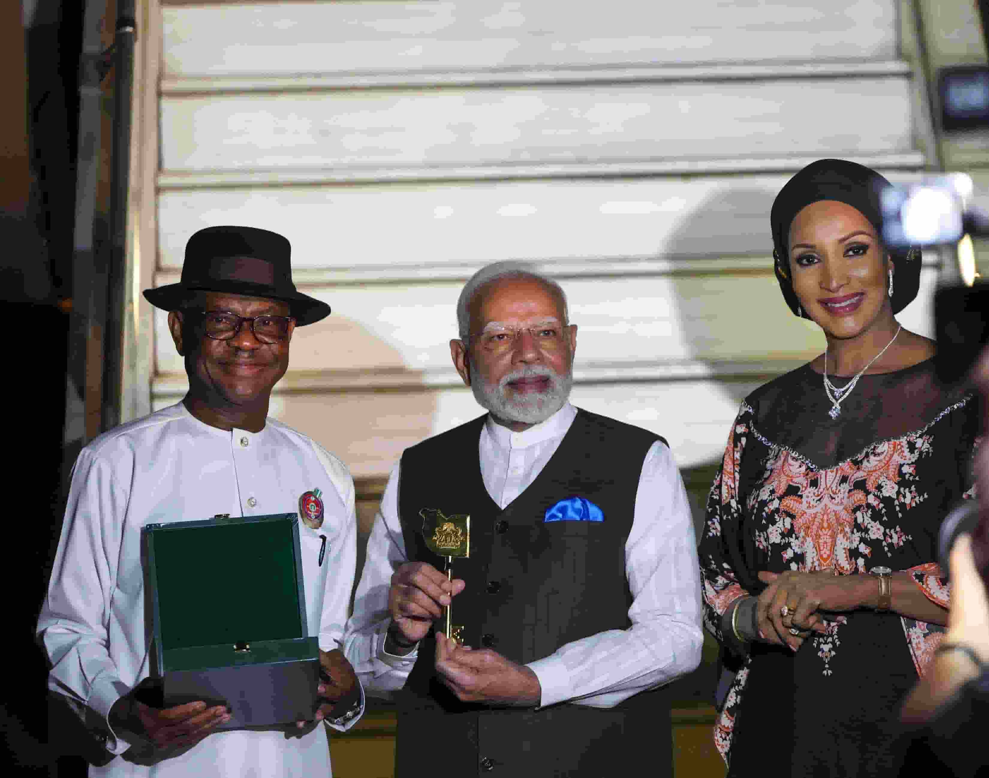 नाइजीरिया में PM मोदी, 'KEY OF THE CITY' का मिला सम्मान PM Modi arrives in Nigeria