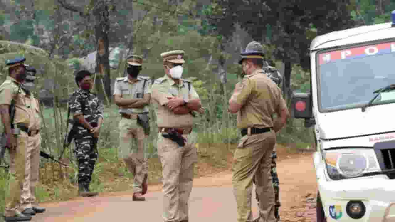 गढ़चिरौली में पुलिस के साथ दो घंटे तक हुई गोलीबारी, 4 माओवादी ढेर Representational Image । Photo Credit: PTI