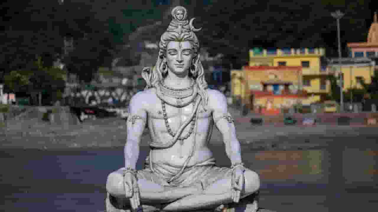 प्रदोष व्रत पूजा में भगवान शिव को नहीं चढ़ाई जाती हैं ये चीजें Image of Bhagwan Shiv