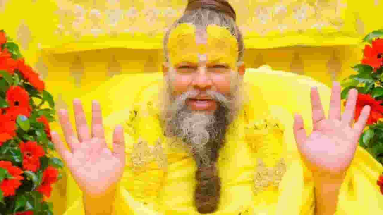 प्रेमानंद महाराज की AI फोटो पर बवाल, शिष्य ने दर्ज कराई FIR Image of Premanand Maharaj