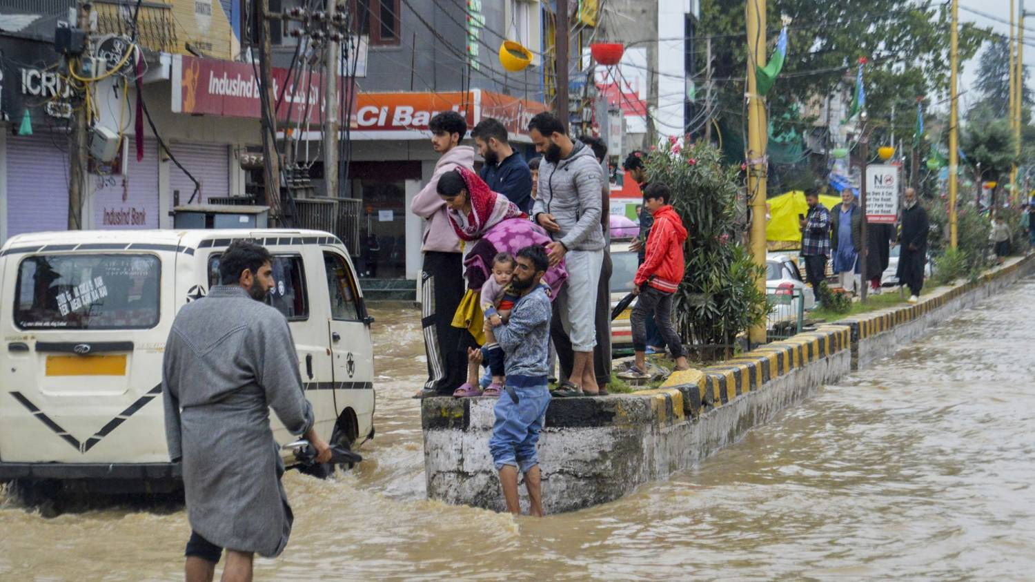 दिल्ली-NCR में हल्की बारिश तो राजस्थान में अलर्ट, जानिए मौसम का हाल Rain