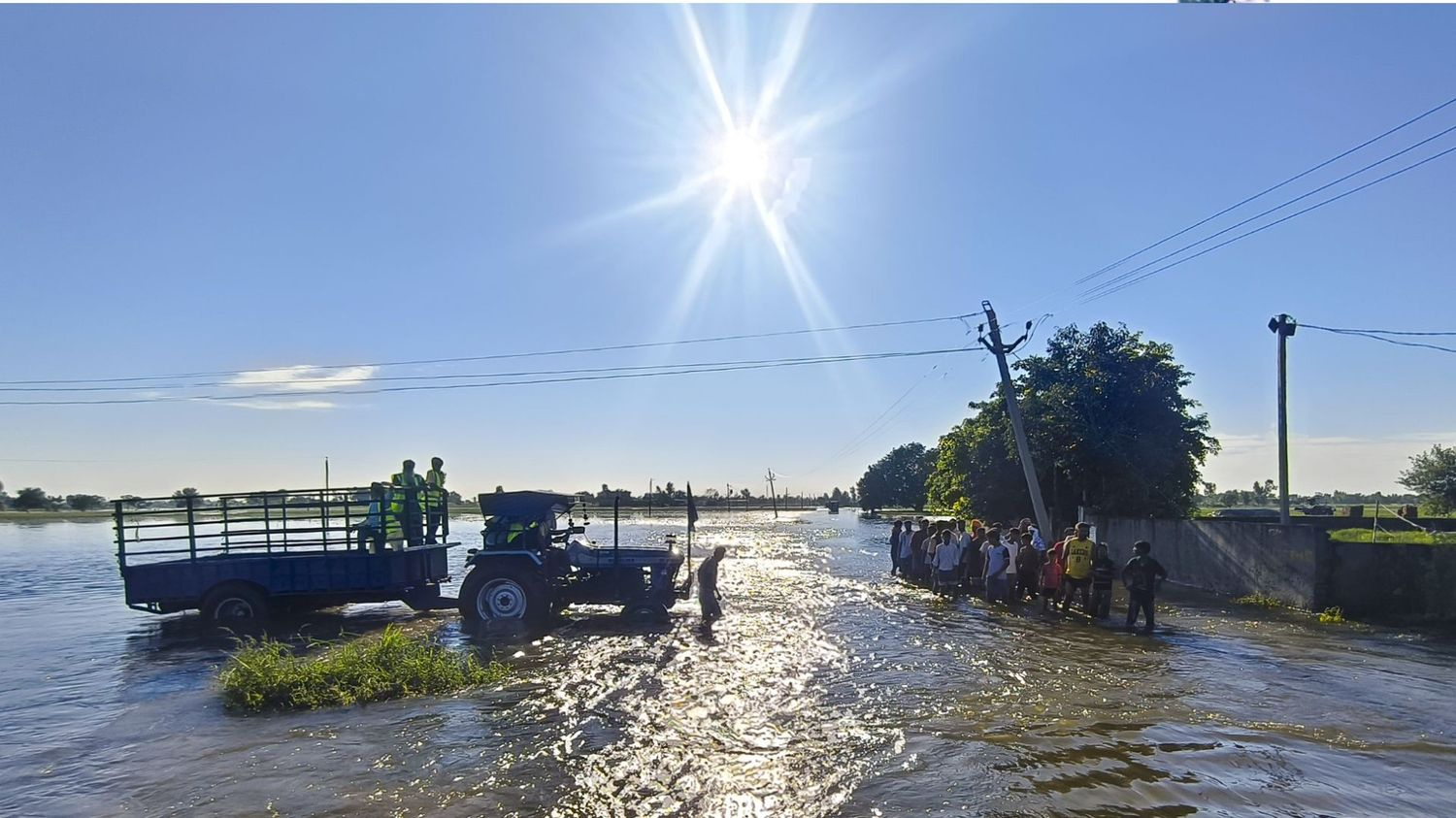 दिल्ली-NCR में गर्मी तो गुजरात में बारिश का अलर्ट, जानिए मौसम का हाल Rains