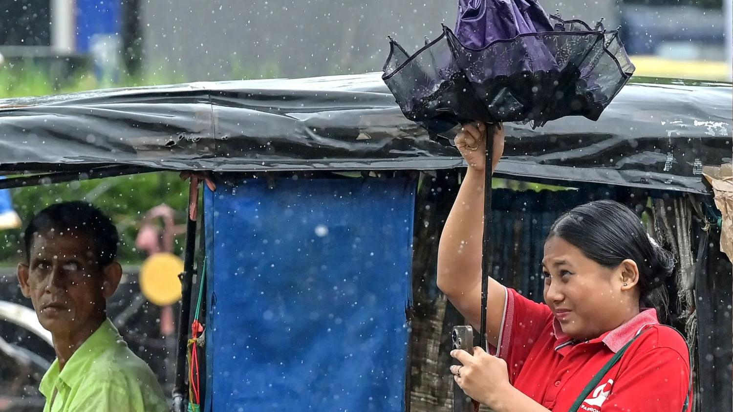 दिल्ली -यूपी में गर्मी तो राजस्थान में बारिश, जानिए आज कैसा रहेगा मौसम Rains