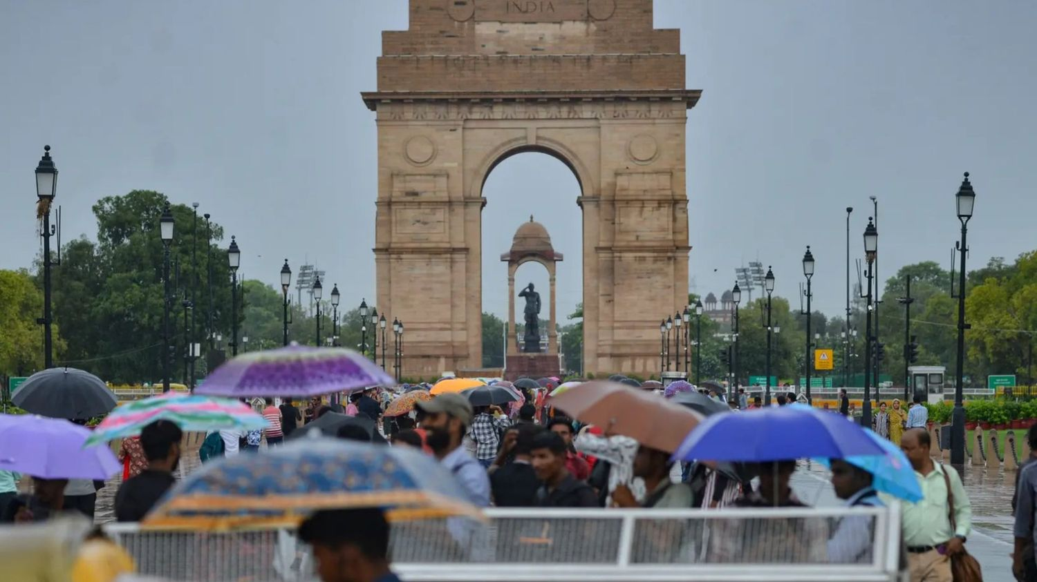 मौसम का हाल: पंजाब में बाढ़ से 37 मौत, दिल्ली-NCR में बारिश का अलर्ट Weather