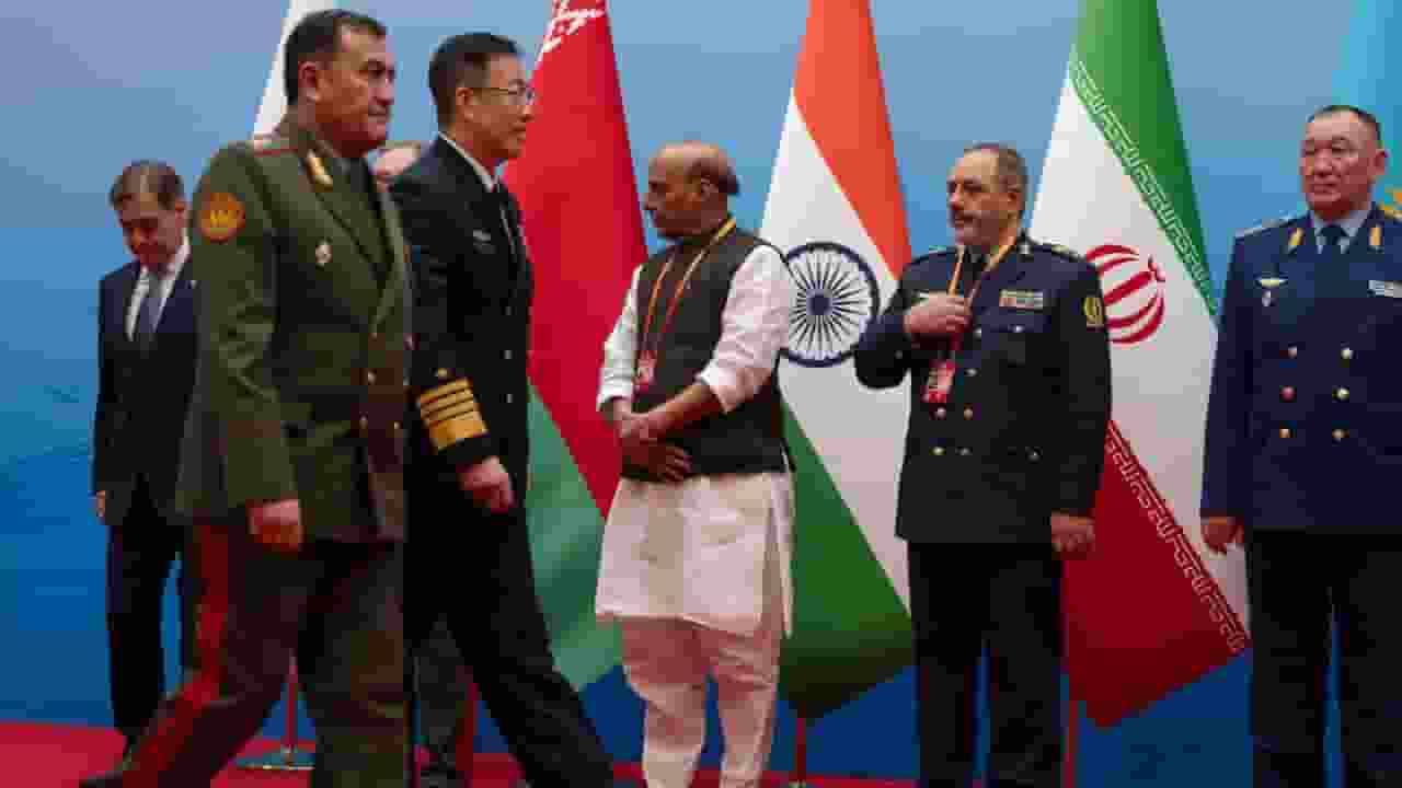 SCO बैठक: नहीं बनी सहमति, भारत का संयुक्त बयान पर साइन करने से इनकार rajnath singh । Photo Credit: PTI