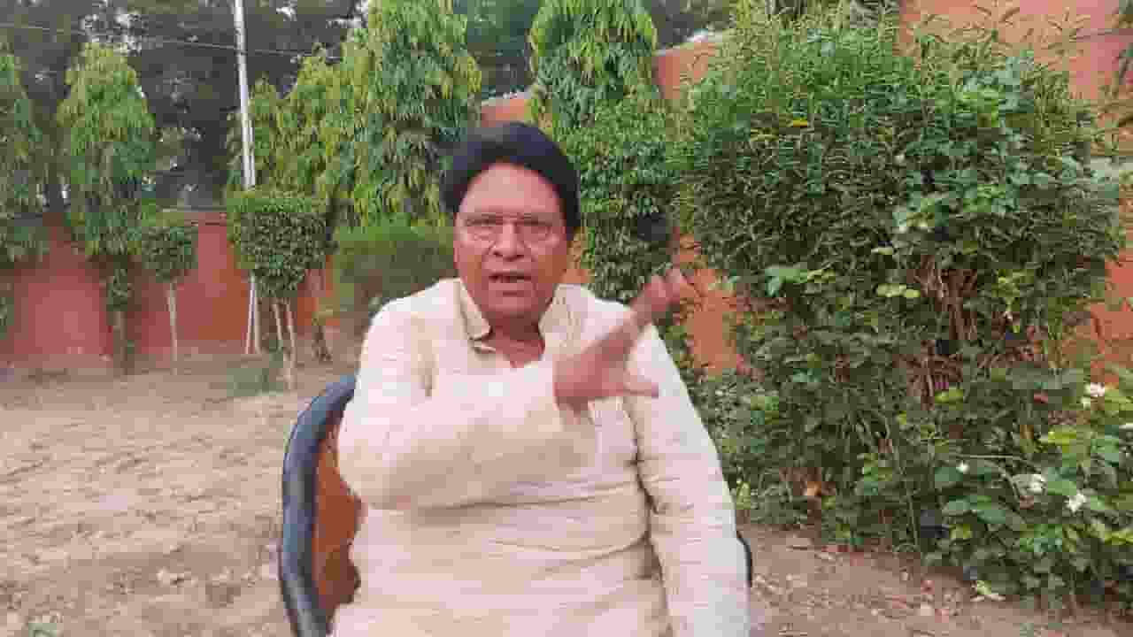 रामजीलाल सुमन के काफिले का गाड़ियां टकराईं, करणी सेना ने फेंके टायर Ramji lal suman। Photo Credit: X/@Ramjilal_suman