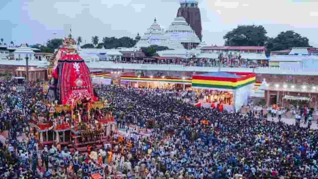 हर साल गुंडीचा मंदिर क्यों जाते हैं भगवान जगन्नाथ? सब जानें Image of Jagannath Rath Yatra