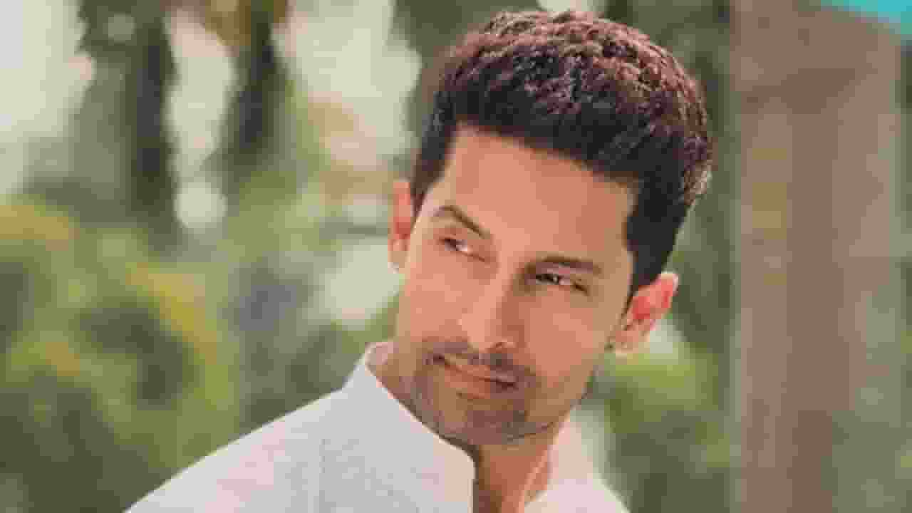 कौन हैं रवि दुबे जो 'रामायणम्' में बने लक्ष्मण, टीवी से की थी शुरुआत
Ravi Dubey