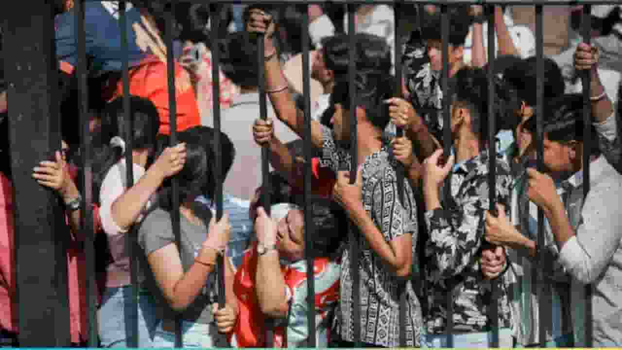 'कम हैं सिक्युरिटी', RCB भगदड़ के पहले पुलिस ने सरकार को किया था आगाह प्रतीकात्मक तस्वीर। Photo Credit: PTI