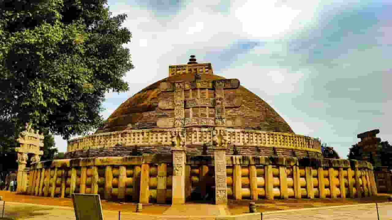बौद्ध तीर्थ यात्रा का प्रमुख केंद्र ‘सांची स्तूप’ का इतिहास Image of Sanchi Stupa