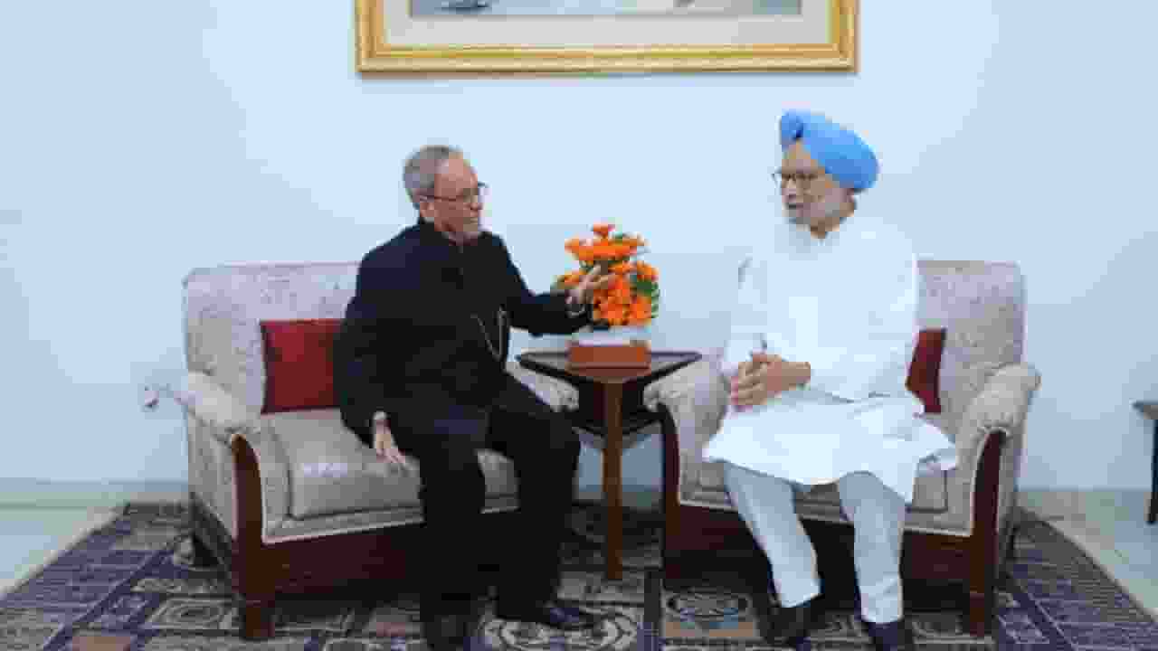 अब मनमोहन सिंह स्मारक विवाद में कूदीं प्रणब मुखर्जी की बेटी शर्मिष्ठा Manmohan Singh memorial row