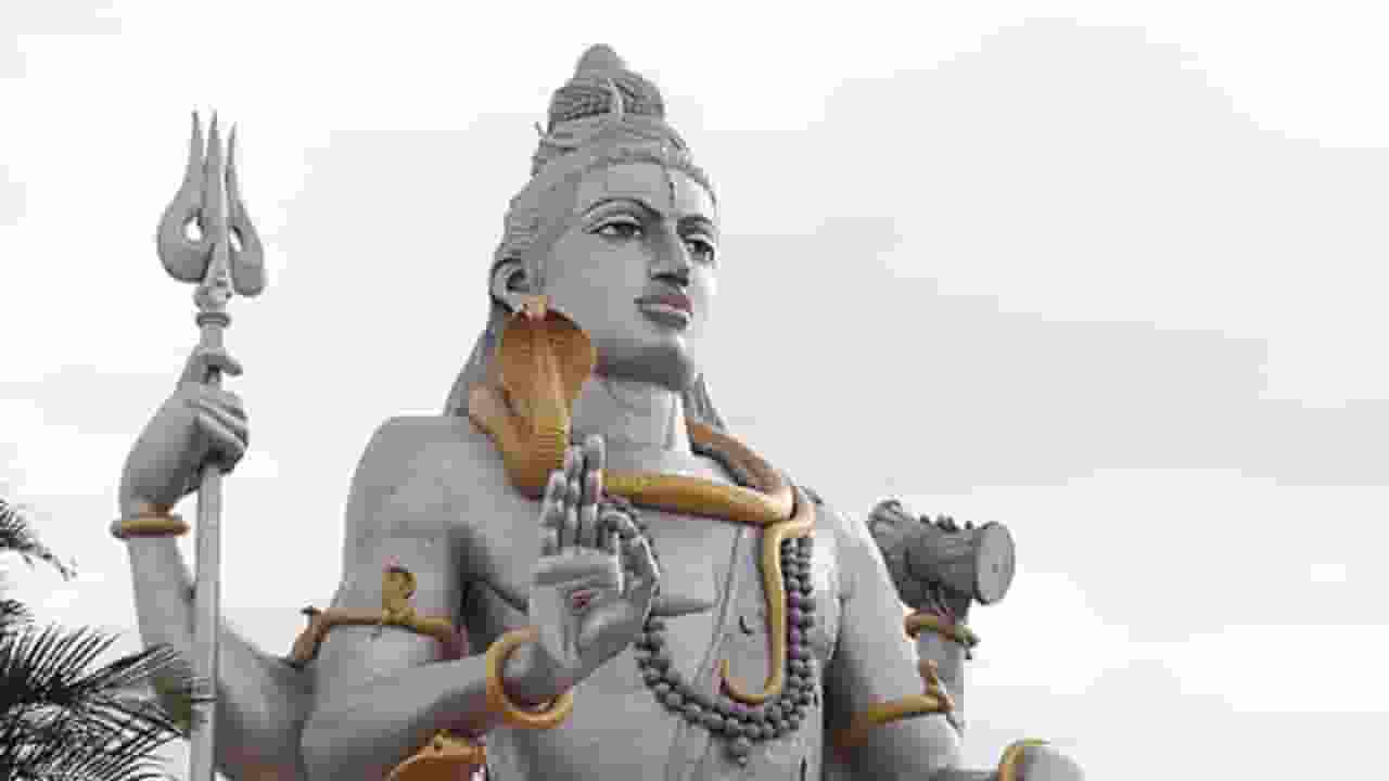 शाम के समय क्यों की जाती है प्रदोष व्रत पूजा? यहां जानें सही कारण Image of Bhagwa Shiv