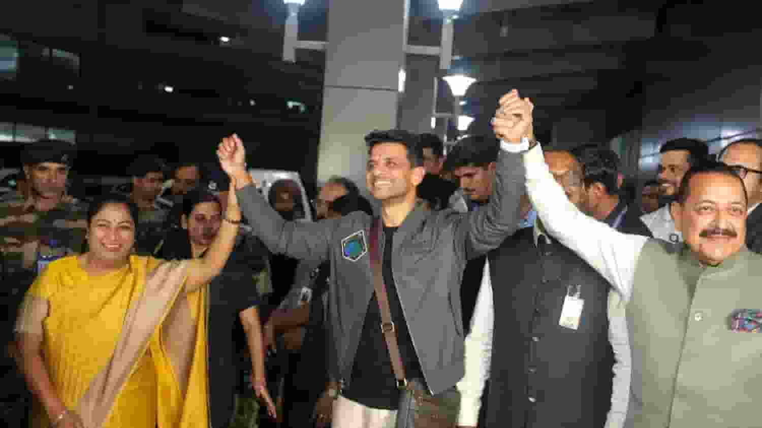 सफल मिशन के बाद वतन लौटे शुभांशु शुक्ला, संसद में होगी विषेश चर्चा Shubhanshu Shukla