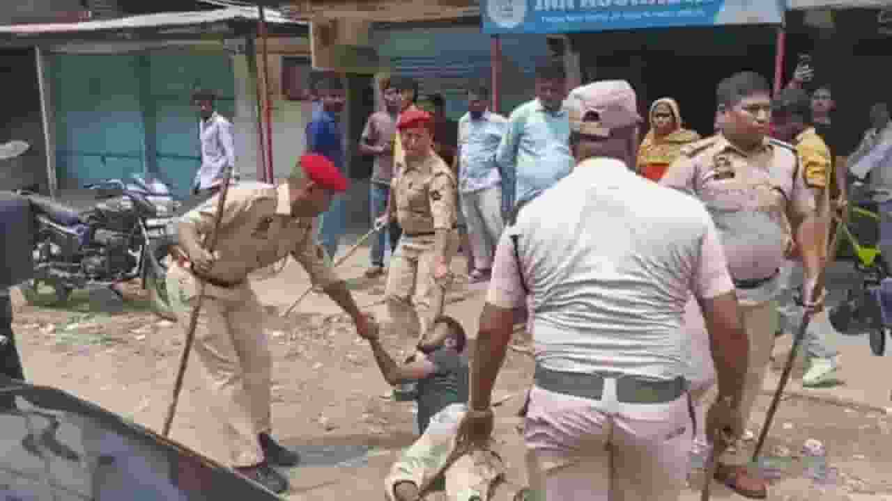 वक्फ बिल को लेकर बंगाल के बाद अब असम में पथराव, हालात काबू में Police in silchar । Photo Credit: PTI