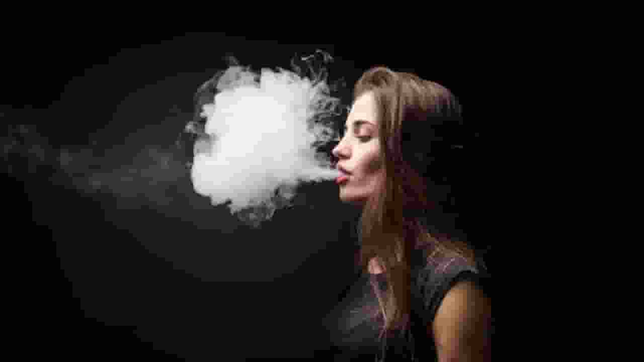 सिगरेट के धुएं से बदल सकते हैं बच्चों के जीन, बीमारियों का बढ़ेगा खतरा
smoking