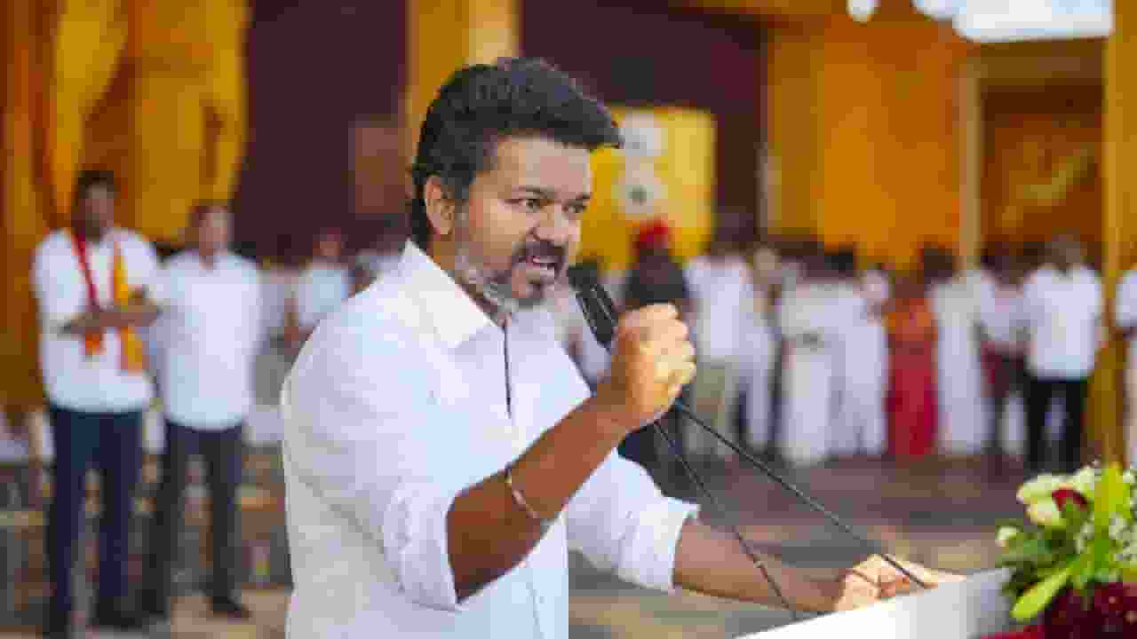 अभिनेता विजय तमिलनाडु में किसके भरोसे DMK-BJP को कर रहे चैलेंज? Thalapathy Vijay