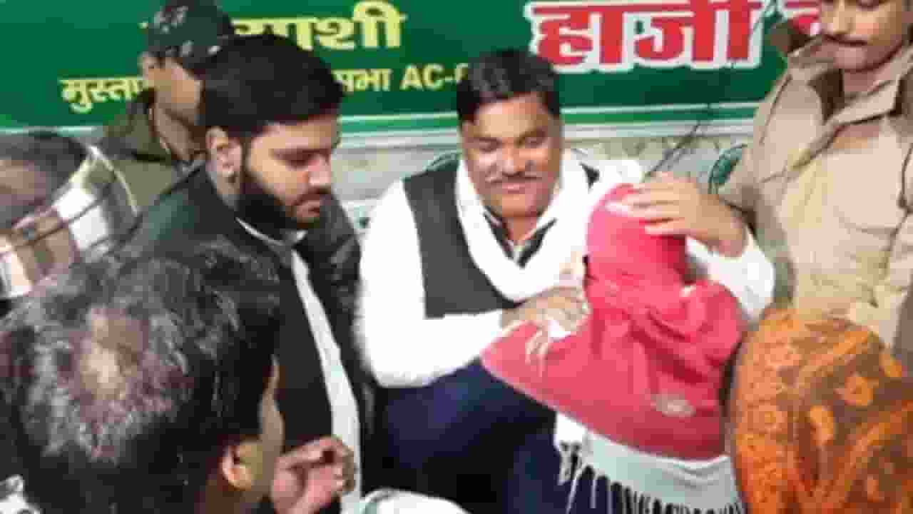 'मेरे आंसुओं की लाज रखो,' जनता से गुहार लगा रहे ताहिर हुसैन Tahir Hussain