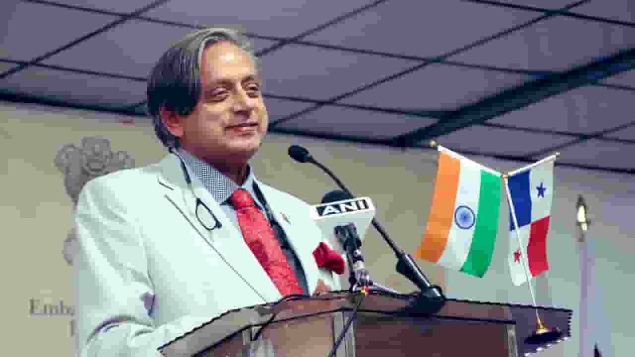 पत्रकार बेटे ने पूछे सवाल, शशि थरूर बोले- यह अलाउड नहीं होना चाहिए Shashi Tharoor