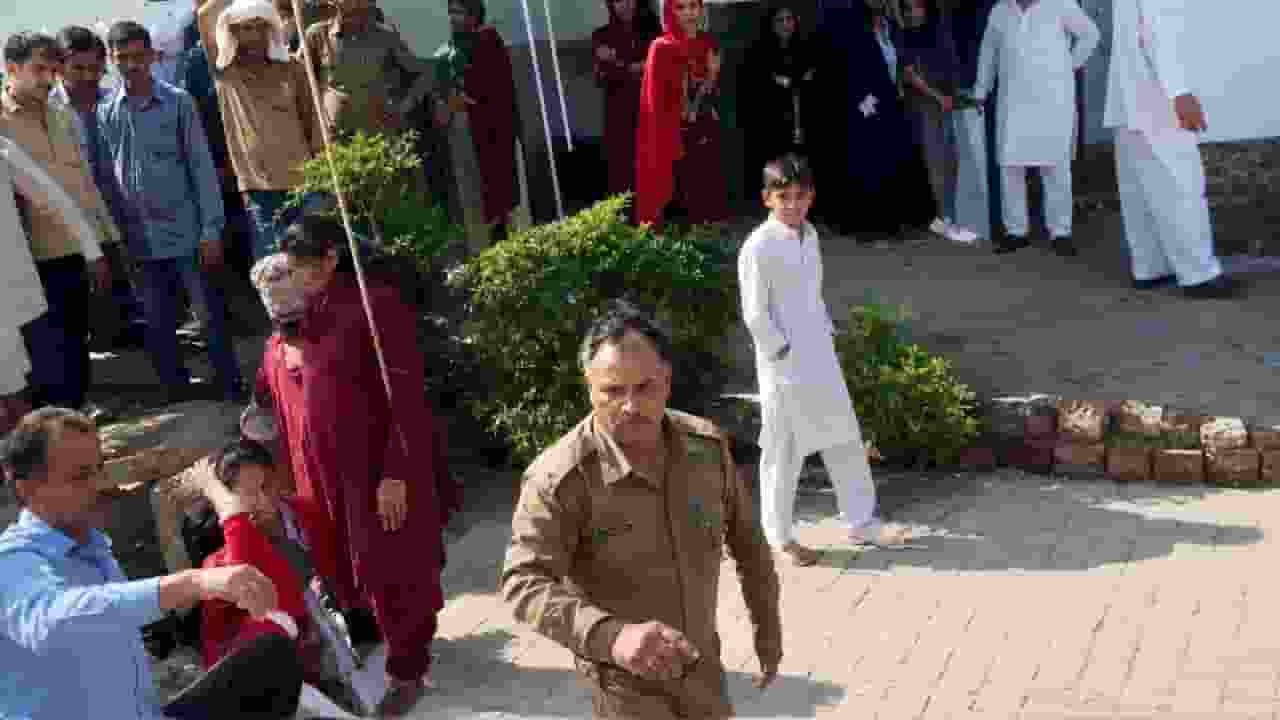 pakistan army officer firing