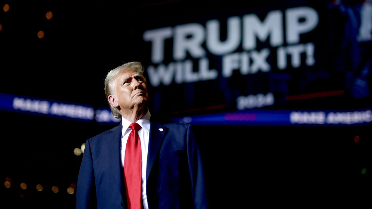 अगर भारत की अर्थव्यवस्था 'डेड' तो कैसे फल-फूल रहा ट्रंप का कारोबार? Donald Trump.