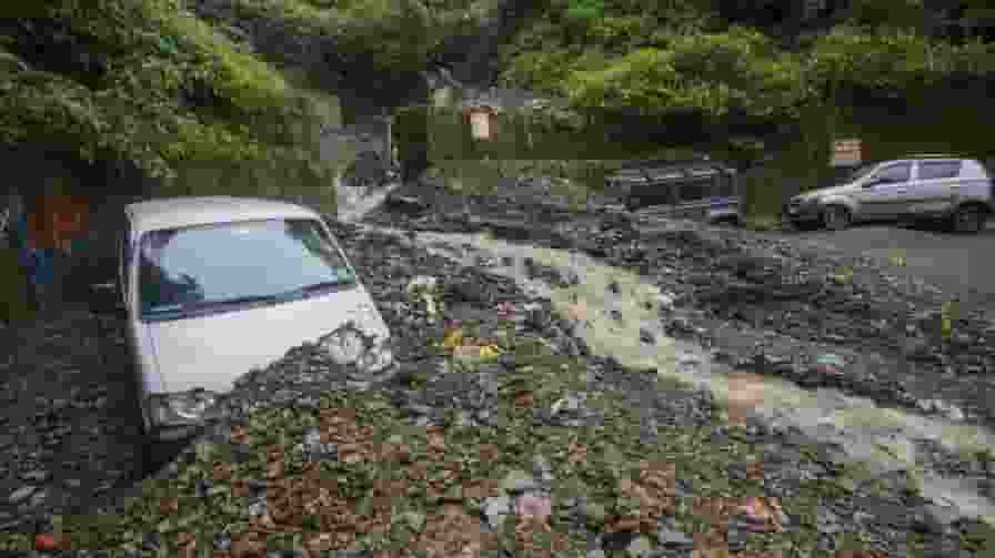 हिमाचल प्रदेश में बादल फटने से भारी तबाही, कुल्लू समेत 4 जिले प्रभावित Simla Picture After Cloud Brust