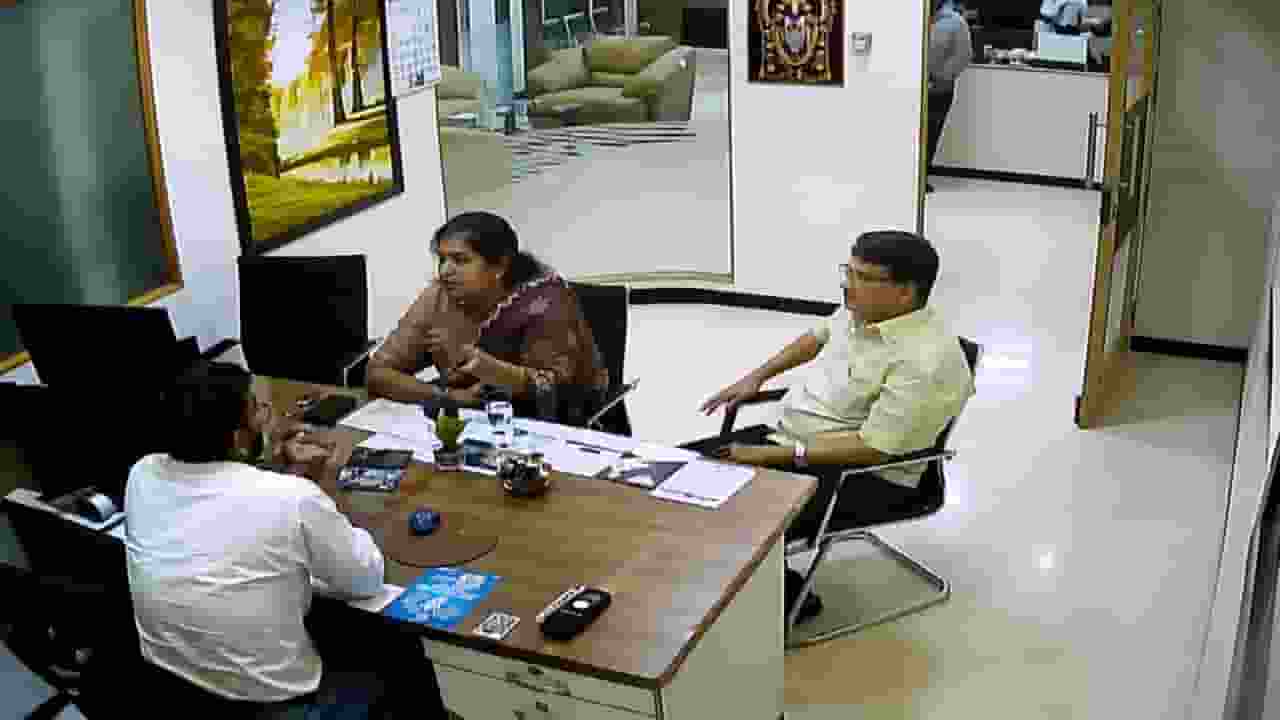 Kayalvizhi Alagiri and SBI manager