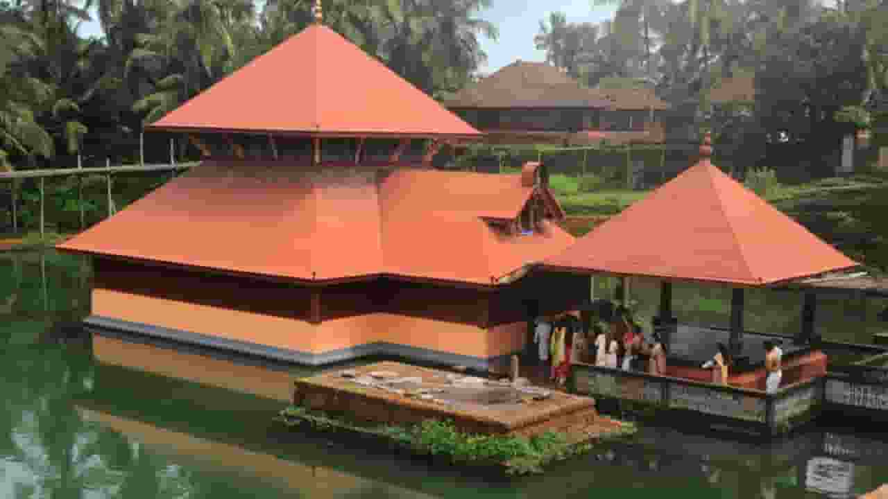 अनंतपुरा झील मंदिर: जहां सबसे पहले भगवान पद्मनाभस्वामी ने दिए थे दर्शन Anantha Pura Jheel Mandir