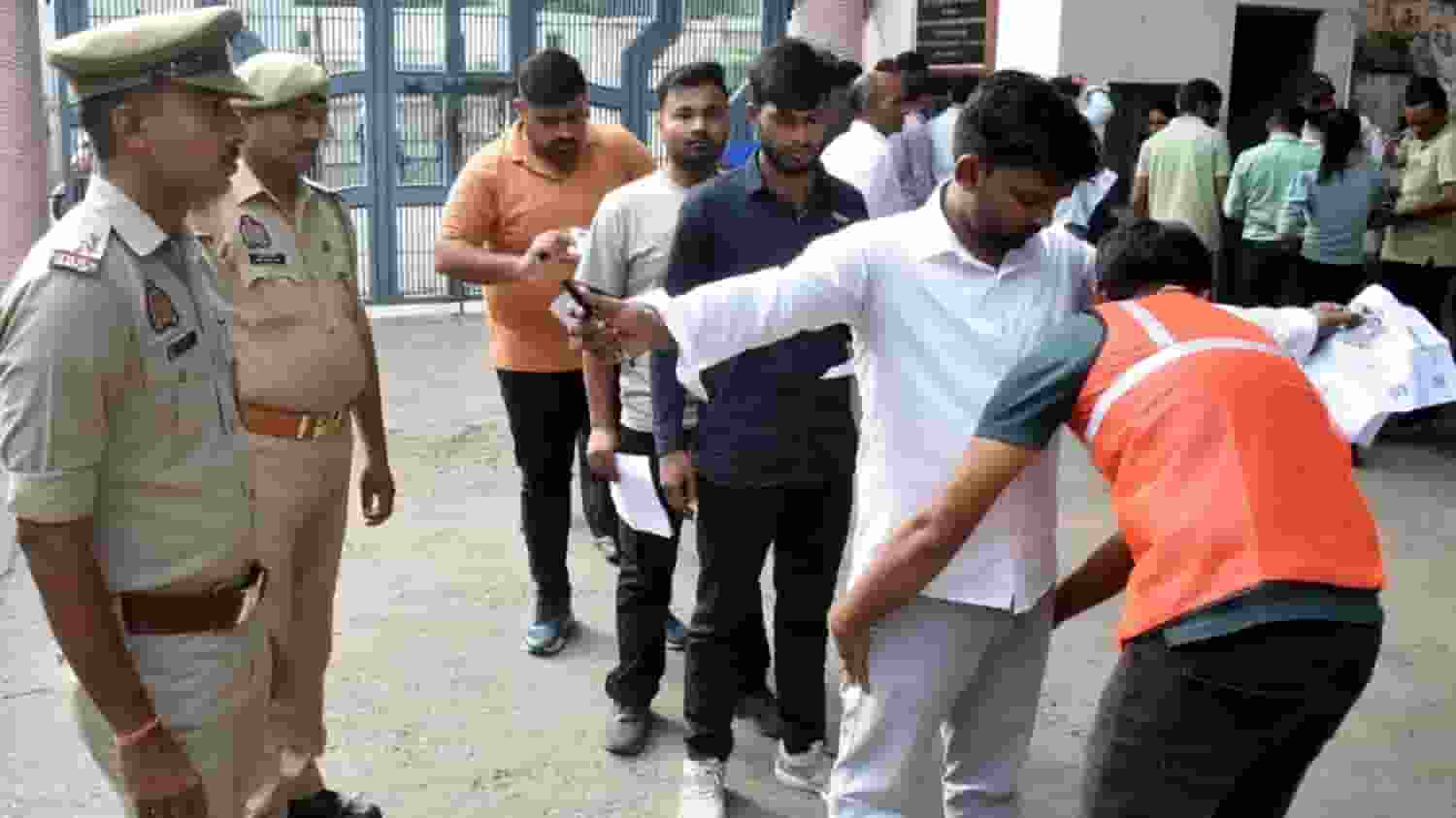 चर्चा में है RO-ARO की परीक्षा, कितनी जा सकती है कटऑफ? सब जानिए UPPSC RO-ARO