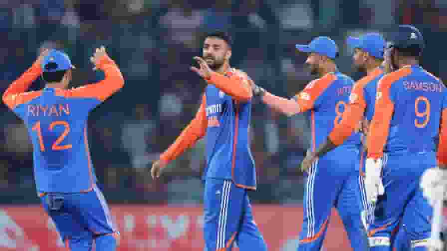 टीम इंडिया में इस खिलाड़ी की होगी सरप्राइज एंट्री, अश्विन ने बताया नाम Varun Chakaravarthy