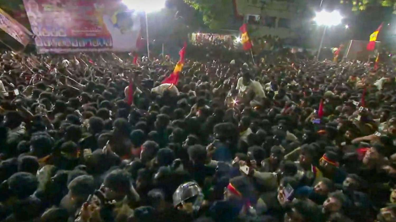 ज्यादा भीड़, लापरवाही या अफवाह, विजय की रैली में भगदड़ क्यों मची? Stampede in Rally