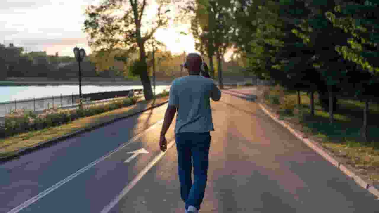 खाने के बाद चलना सेहत के लिए फायदेमंद, इन बीमारियों से रहेंगे दूर
walking