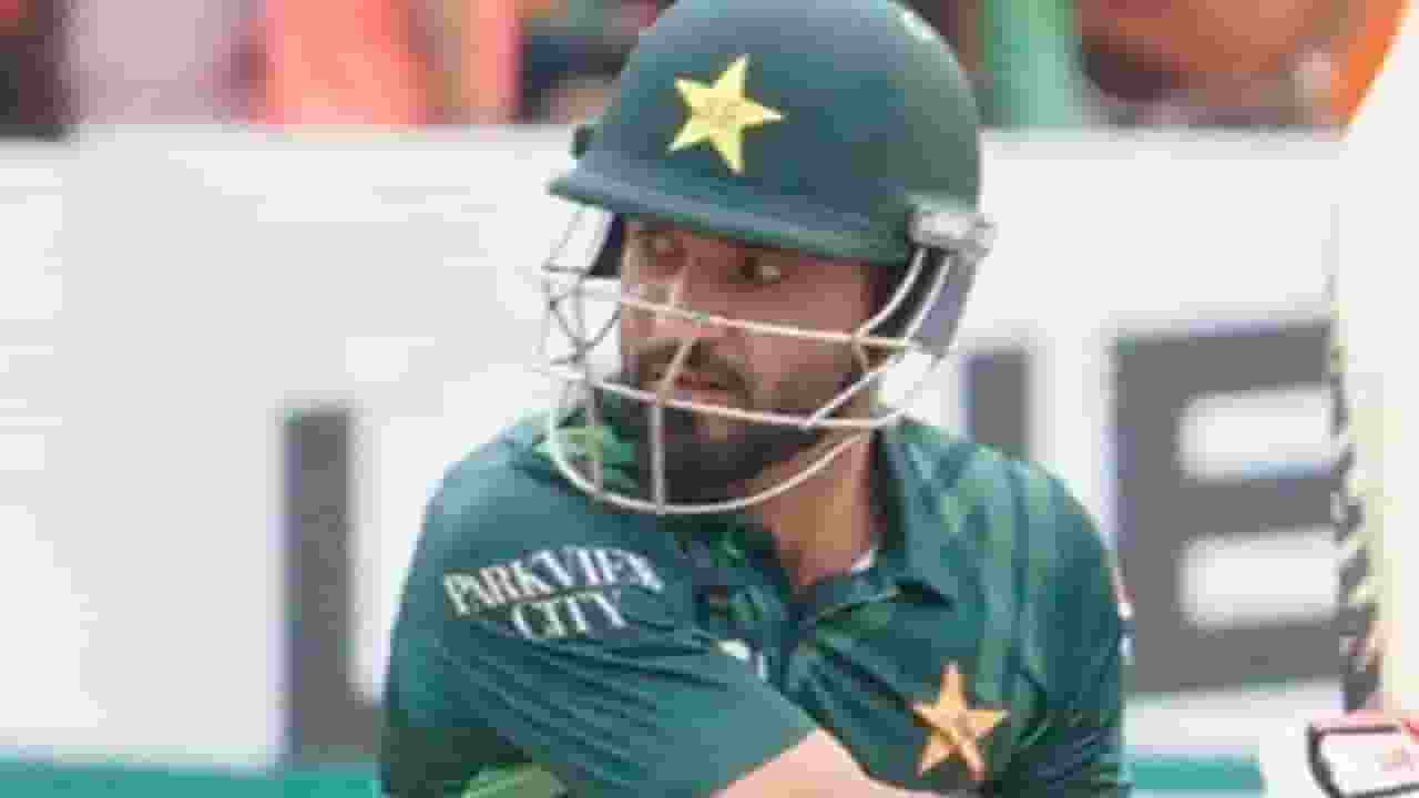 कामरान गुलाम ने जिम्बाब्वे के खिलाफ ठोका शतक, बाबर की बढ़ी मुसीबतें Kamran Ghulam Century