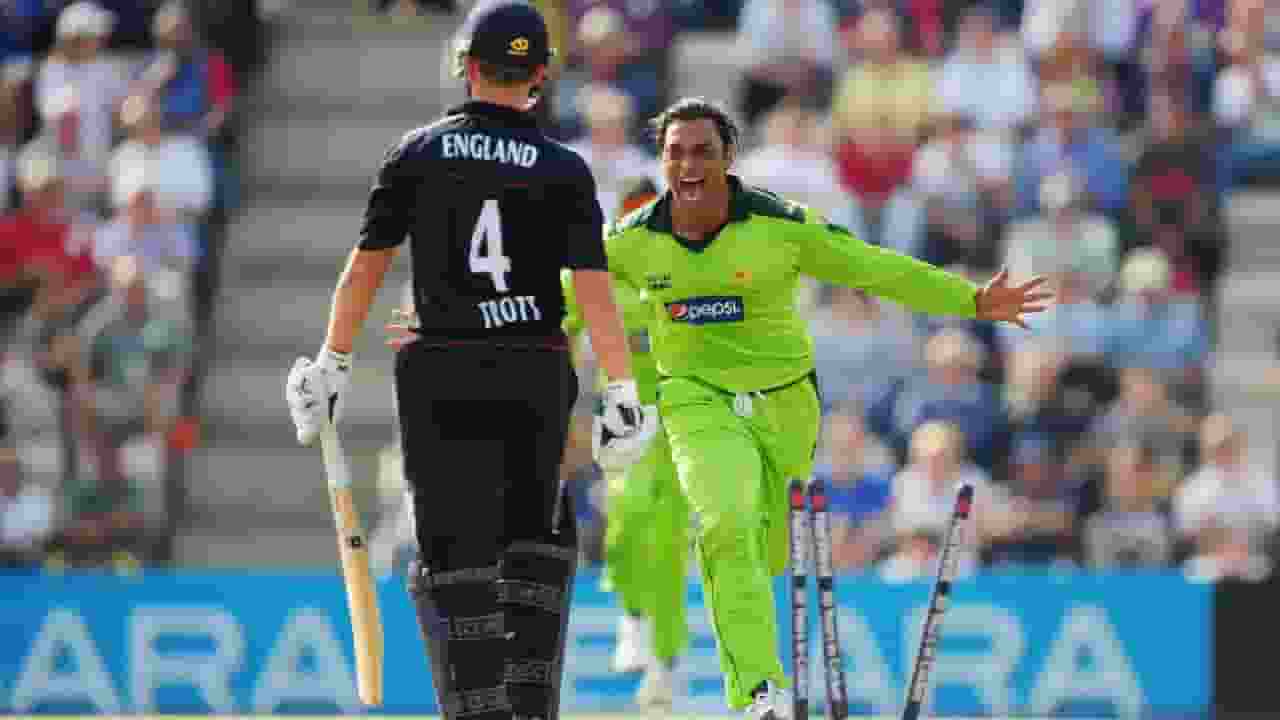 डॉक्टर ने कहा अपंग, दौड़ना शुरू किया तो बना दुनिया का सबसे खतरनाक बॉलर Shoaib Akhtar