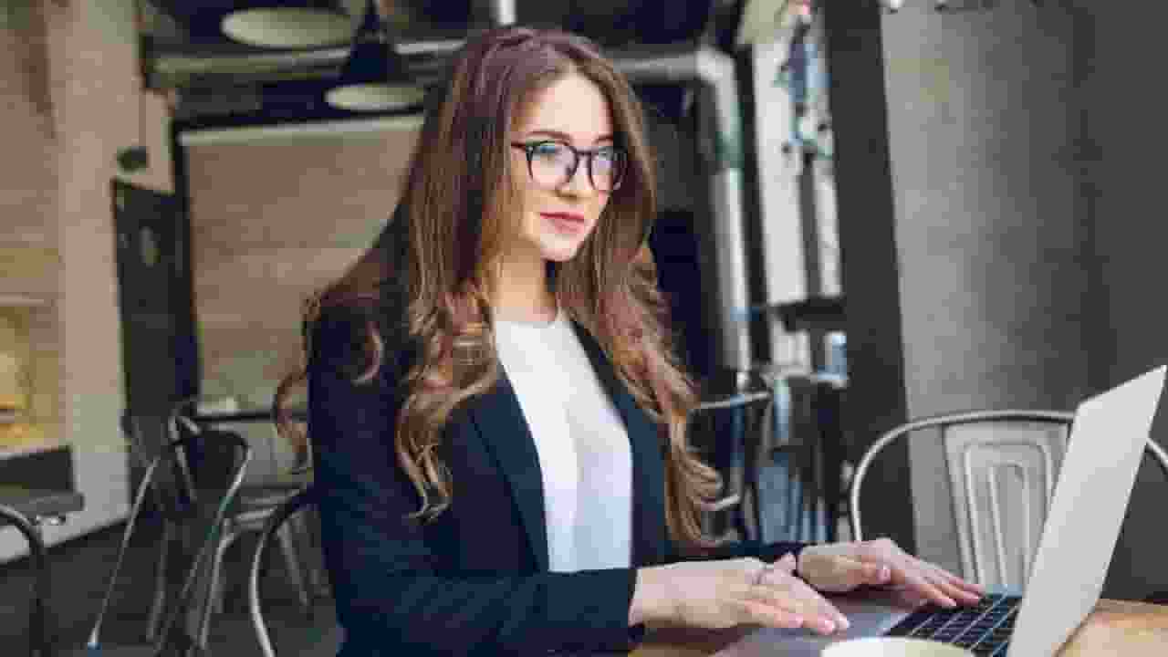शादी के बाद महिलाओं की क्यों घटती है सैलरी? स्टडी में हुआ खुलासा Women salary drop