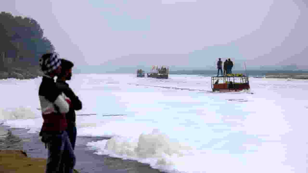 जिस 'अमोनिया' पर मचा बवाल वह आपकी सेहत के लिए कितनी नुकसानदायक? ammonia in water Delhi