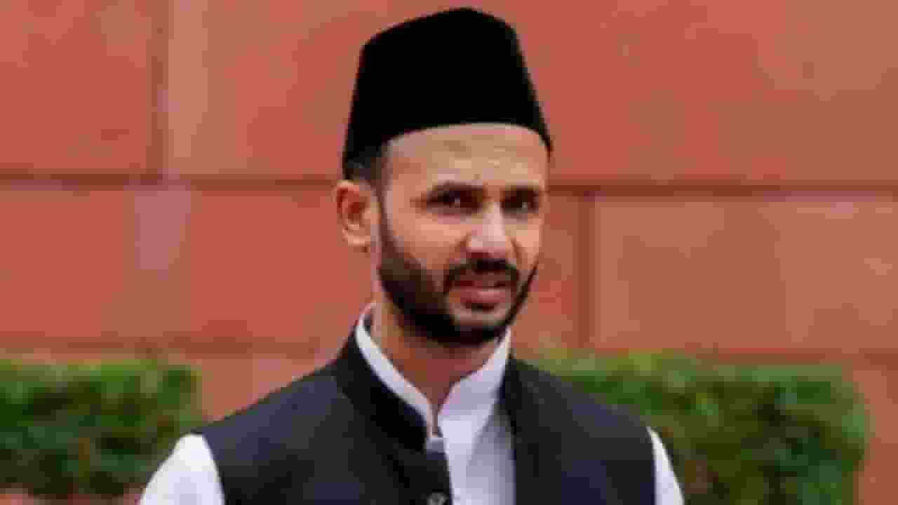 संभल सपा सांसद जियाउर्रहमान बर्क के घर चली जेसीबी, तोड़ी गई सीढ़ियां Sambhal Barq politics