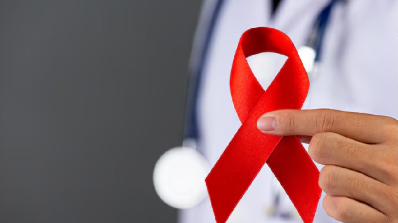 वर्ल्ड एड्स डे: मुंबई में सबसे ज्यादा केस, जानें लक्षण और बचाव world aids day 2024