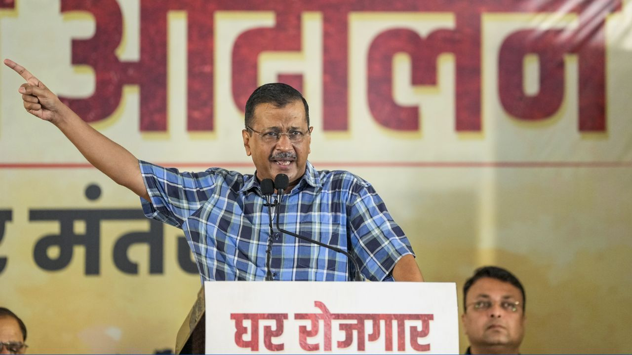 'झुग्गियां टूटीं तो सिंहासन डोलेगा,' जंतर-मंतर से BJP पर बरसे केजरीवाल Arvind Kejriwal
