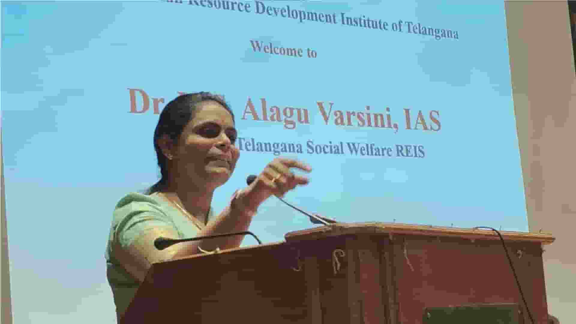 'बच्चे खुद टॉयलेट साफ करें', IAS अधिकारी के बयान पर मचा बवाल Alagu Varshini IAS