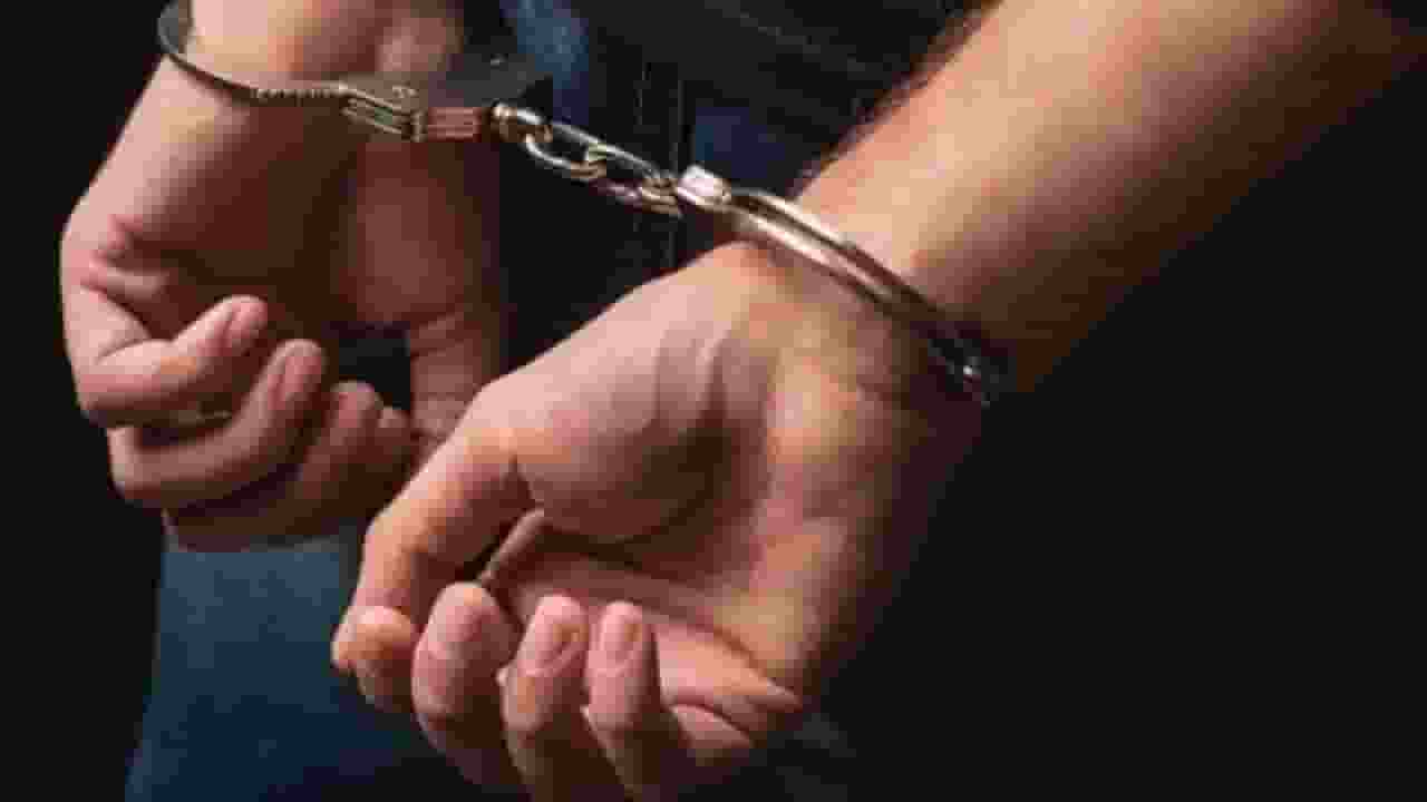 नौकरी का लालच देकर 1000 डॉलर में लड़कों को बेचने वाला ठग हुआ गिरफ्तार Fake Job Scam