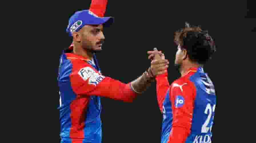 IPL 2025: किसके हाथ में होगी दिल्ली की कमान? कॉमेंटेटर ने गिनाए नाम Axar Patel Kuldeep Yadav