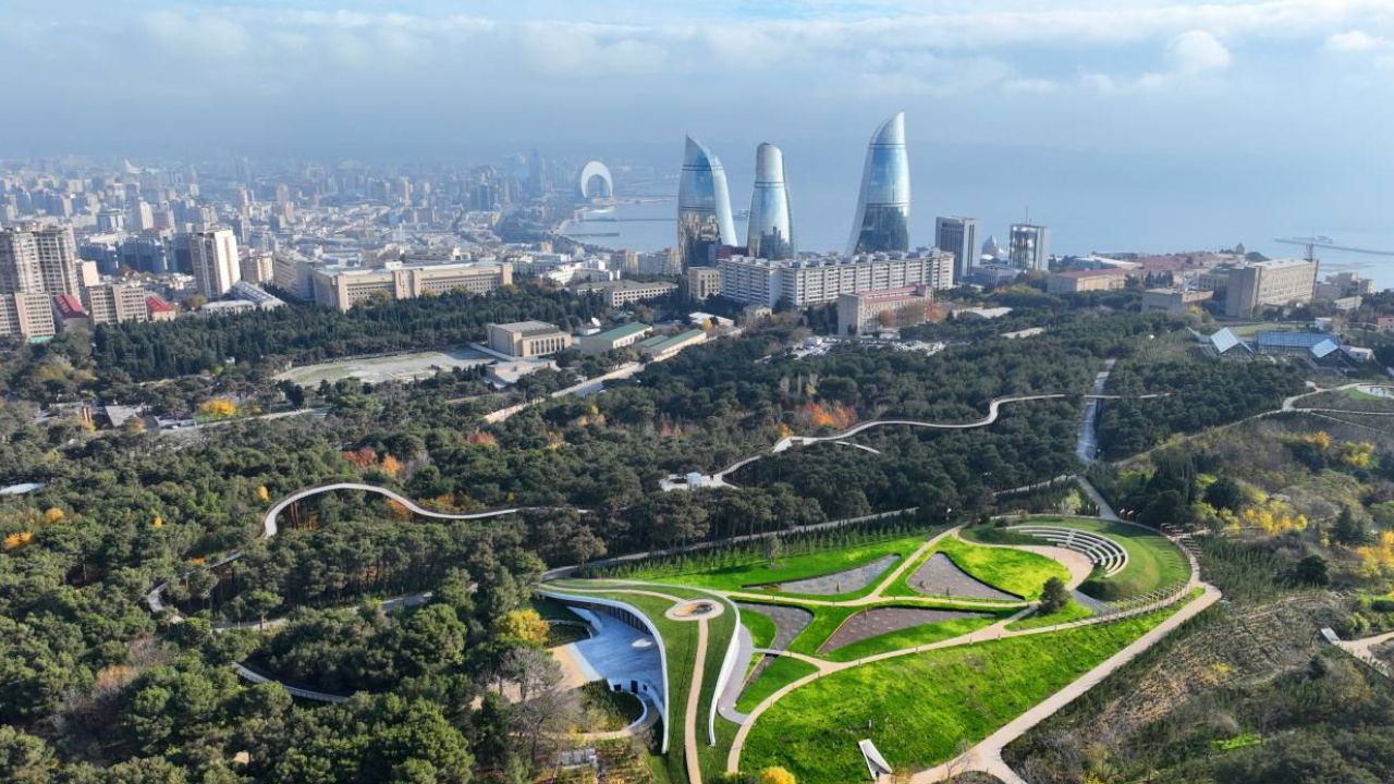 भारत के लिए क्यों अहम है अजरबैजान, क्या बहिष्कार करना संभव? A view of Baku, the capital of Azerbaijan
