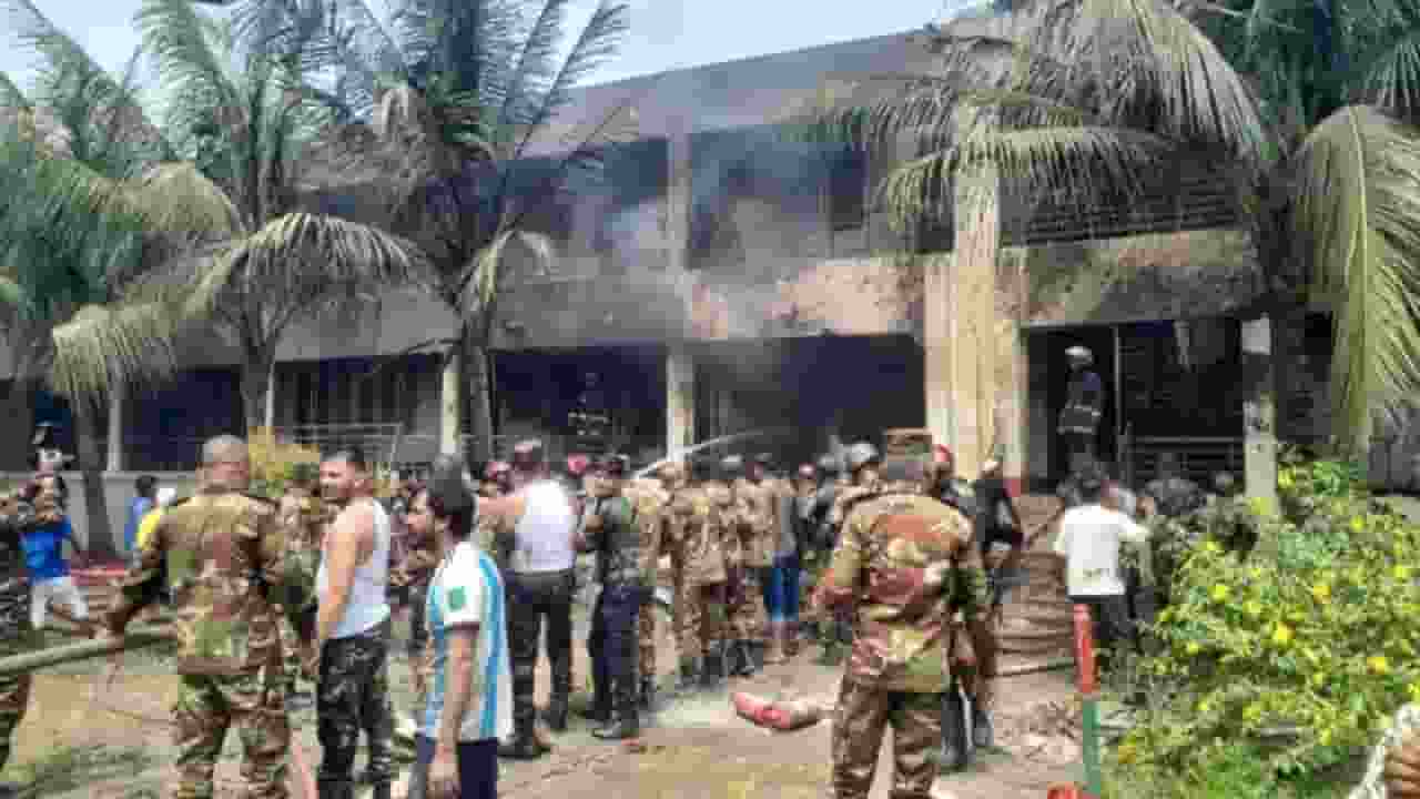 बांग्लादेश: स्कूल पर जा गिरा एयरफोर्स का विमान, 19 की मौत; 160 घायल Bangladesh Air Force Plane Crash