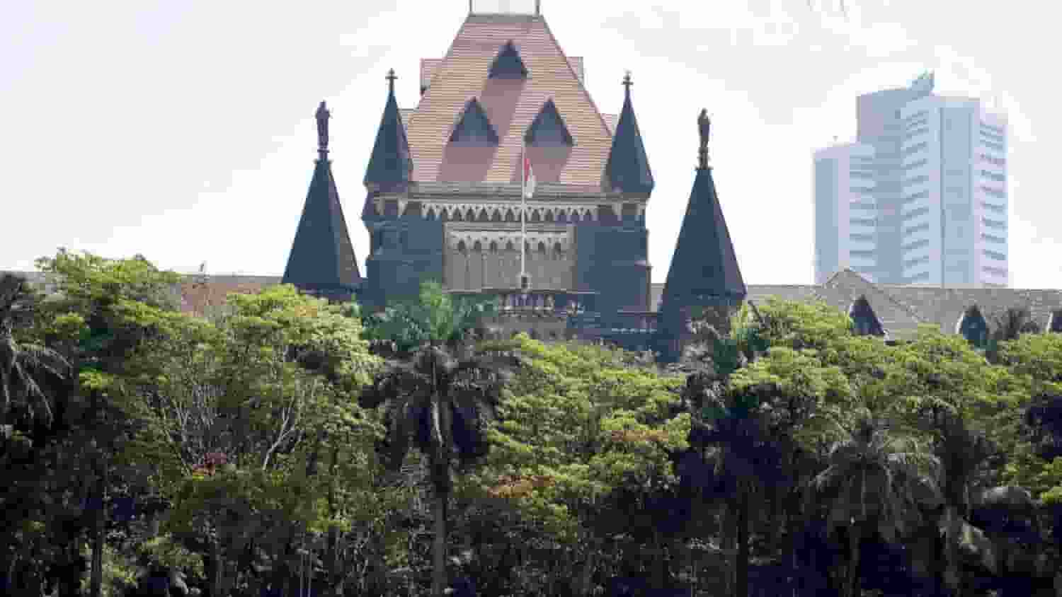 'पाकिस्तानी' कहने पर किया था मुकदमा, हटाए जाएंगे 442 सोशल मीडिया पोस्ट Bombay HC