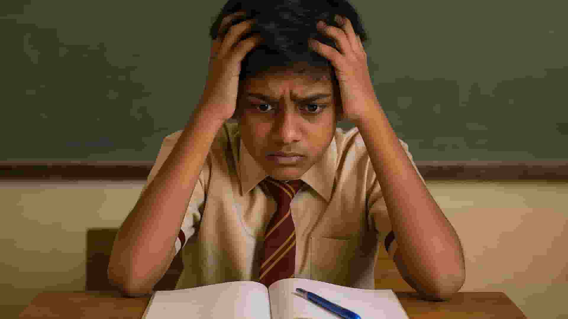 हॉस्टल में जूनियर के कपड़े उतरवाकर नचवाया, पुलिस ने 6 छात्रों को पकड़ा Bangalore school student