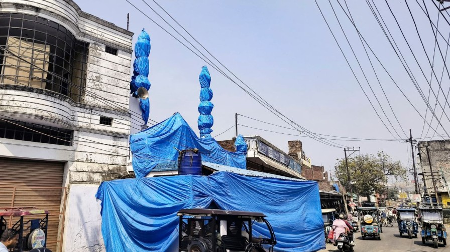 कहीं मस्जिदें ढकी गईं, कहीं नमाज का वक्त बदला; होली पर शहरों में अलर्ट mosque