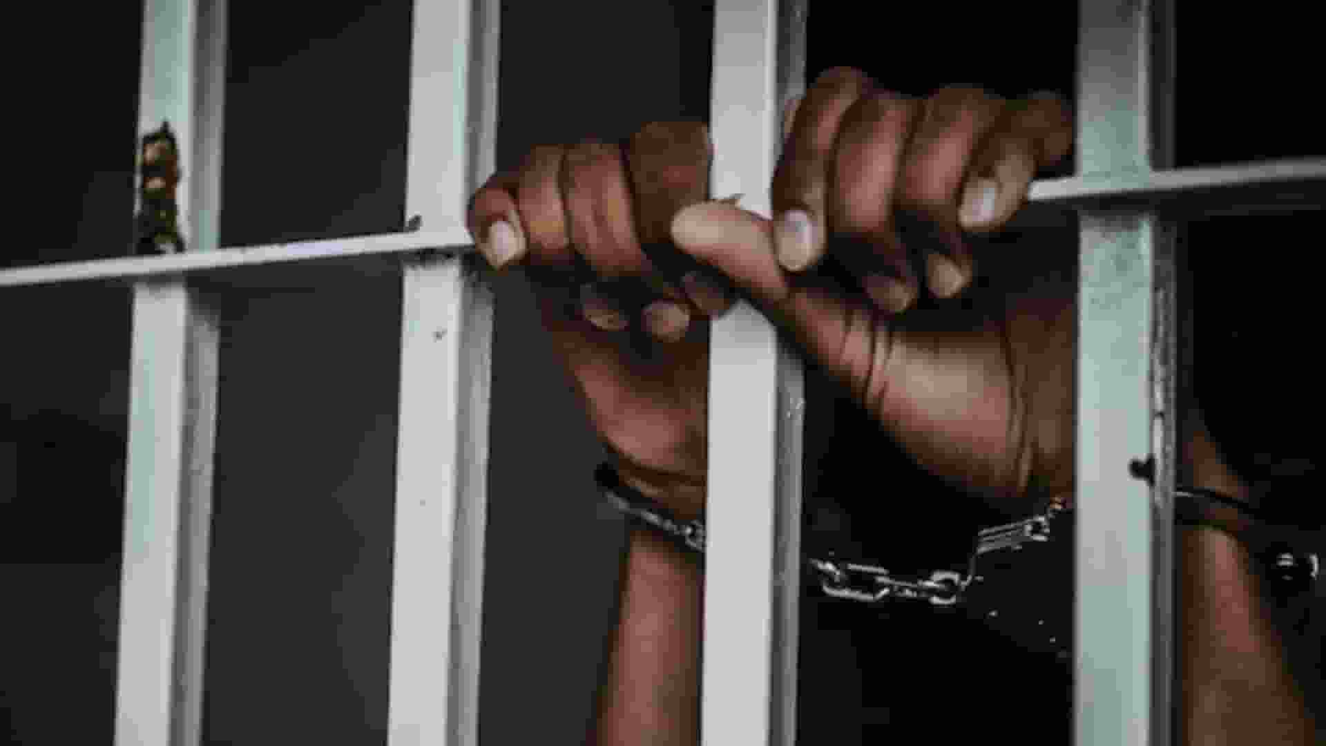 मां को बताया कैरेक्टरलेस, कमरे में बंद कर चाकू दिखा बेटे ने किया रेप  Crime