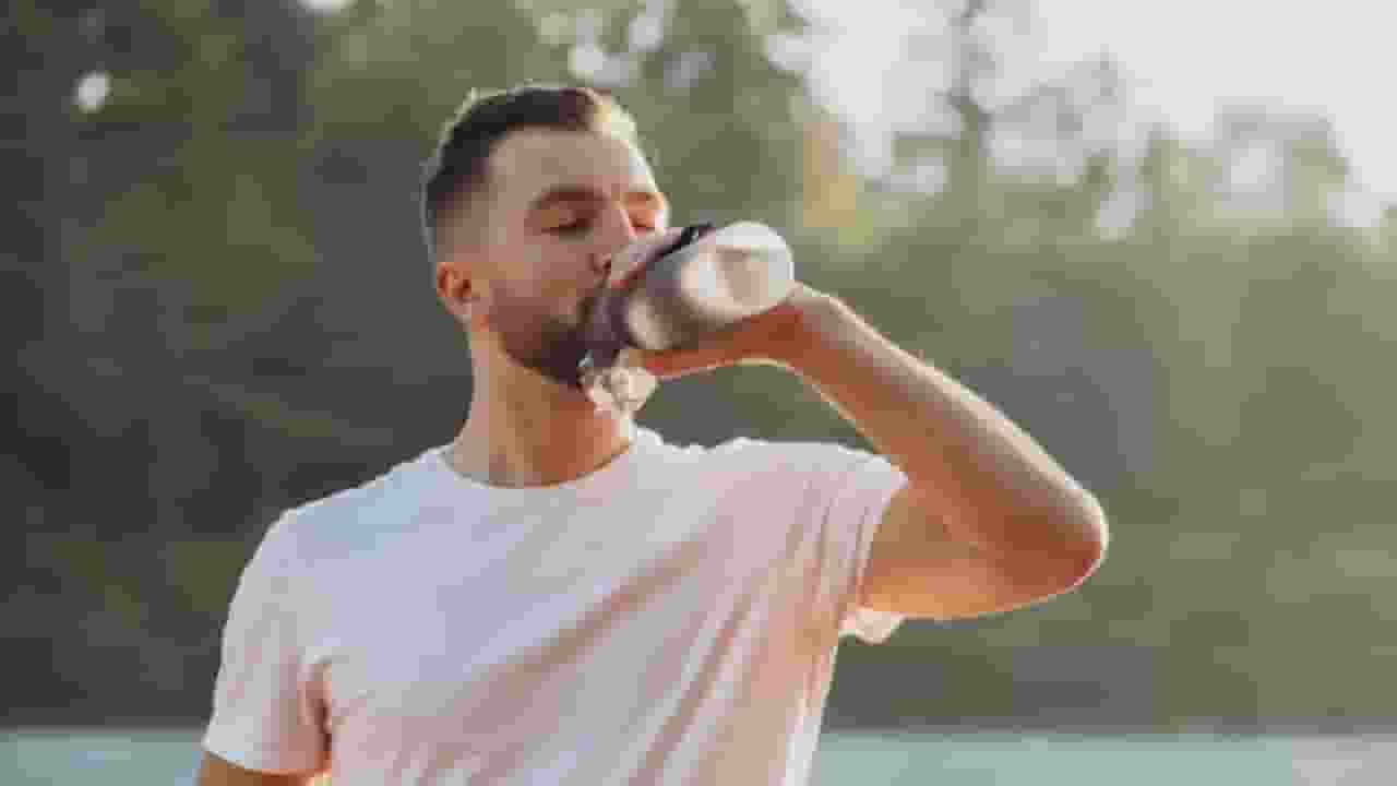 पानी की कमी से हो सकती हैं गंभीर बीमारियां, जानें डिहाइड्रेशन के लक्षण
 dehydration symptoms